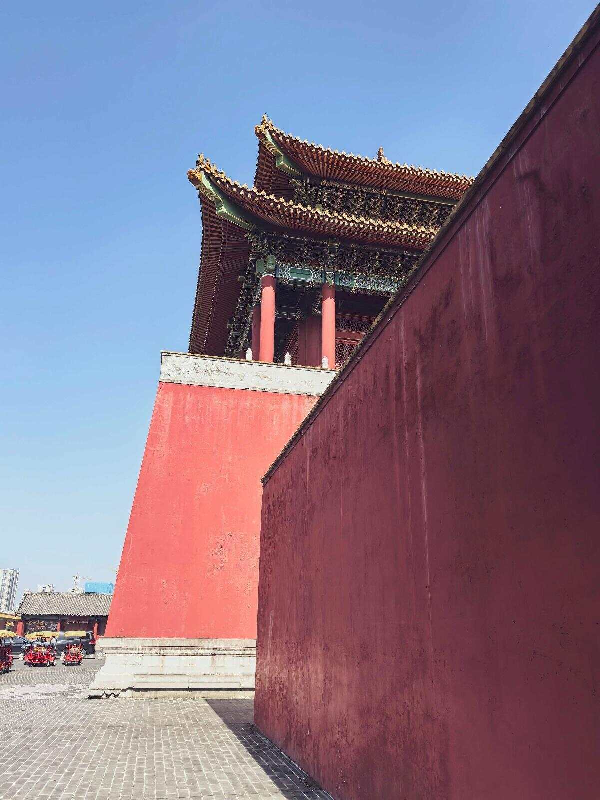 投千份简历无果 硕士生到横店当群演投千份简历无果，硕士生选择横店当群演——跨界追梦的勇敢选择