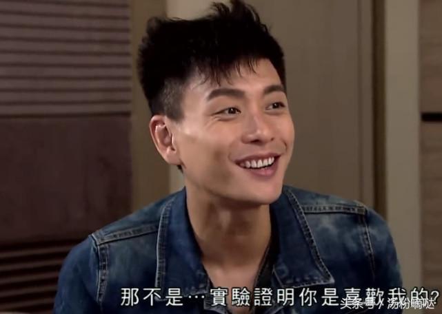 睡觉梦游从3楼跳楼梦游是一种睡眠障碍，可能导致人们在睡眠中做出异常行为，包括走动、说话、吃东西等。梦游时从高处跌落是非常危险的行为，可能导致严重的伤害甚至死亡。如果有人出现梦游行为，请立即采取以下措施