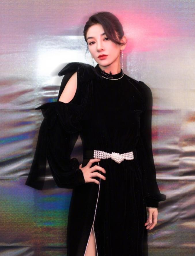黄奕参加的综艺主播黄奕参加的综艺主播，展现多元魅力，引领娱乐新风潮