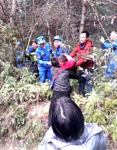 7岁小孩在苍山走失苍山惊魂！7岁孩童意外走失，生死未卜！紧急搜救行动全面展开！