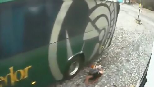 遭车碾压后起身站立如果一个人遭到车辆的碾压，能否起身站立取决于多种因素，包括伤势的严重程度、身体部位受伤的情况、意识状态等等。