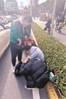 女子疑被\"高富帅\"男友骗入电诈园这是一个非常严重的指控，涉及到人身安全和欺诈行为。如果有人怀疑自己被诱骗进入电诈园区，这可能是一种犯罪行为，需要立即采取行动。以下是一些建议