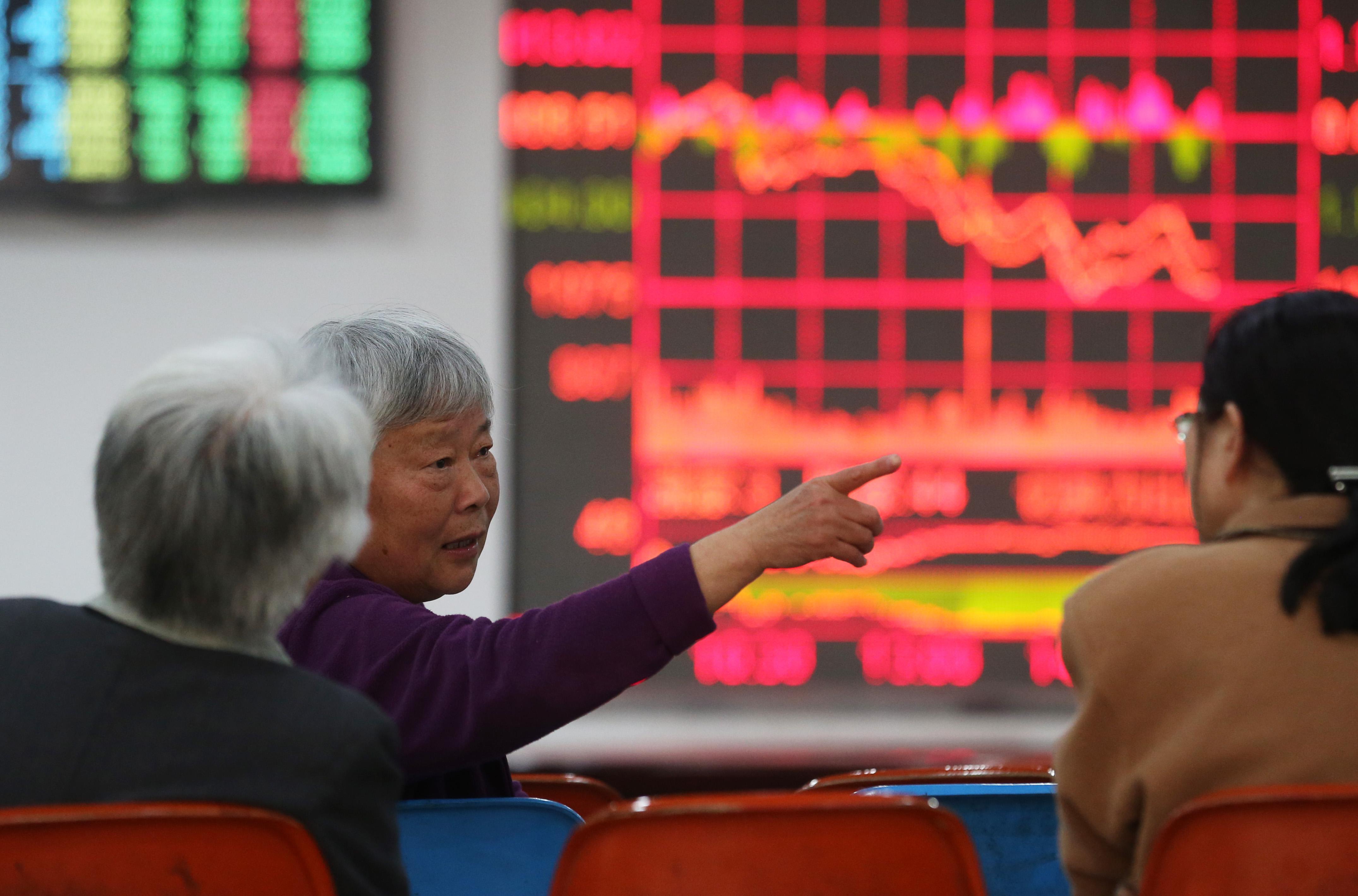 交易量重回3万亿 疯牛是否重演关于交易量重回3万亿后市场是否会出现疯牛的情况，这是一个复杂的问题，涉及到许多不确定的因素。