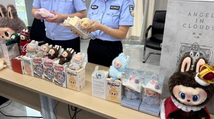 海关拦截183万件假LABUBU海关拦截183万件假LABUBU商品，打击假冒伪劣，保护消费者权益
